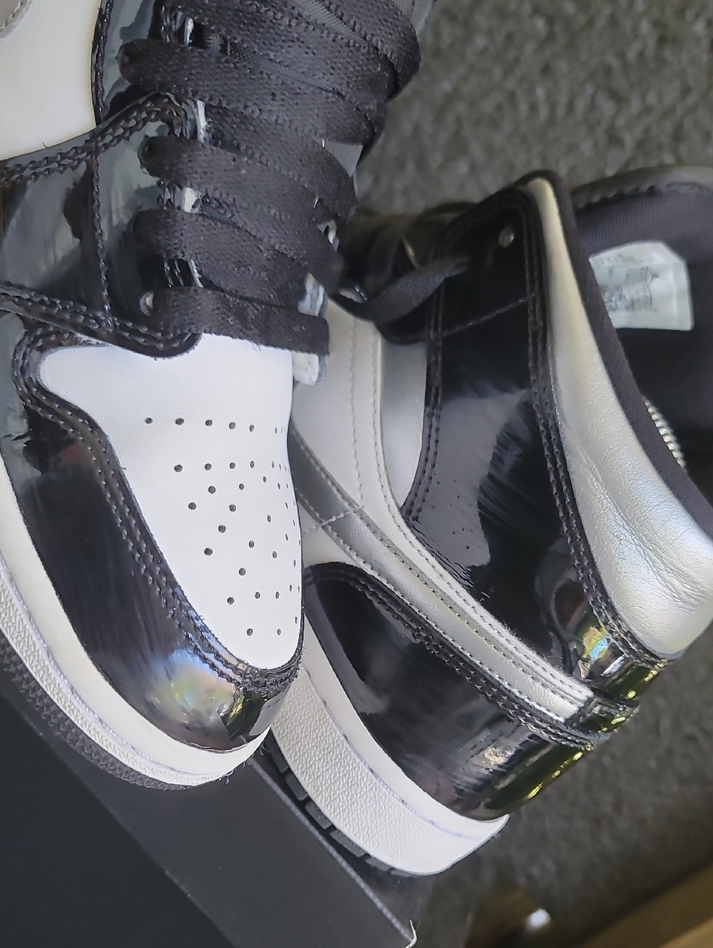 Nike Air Jordan 1 Mid SE "Metallic Silver/Metallic Gold" Patent Leather Wmns 9.5 - Picture 14 of 16